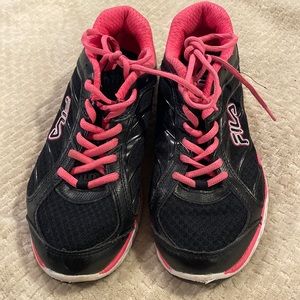 Rarely worn Fila tennis shoes size 8